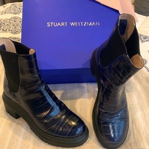 Stuart Weizmann Indigo Norah printed soft croc booties 8.5 C/ 39